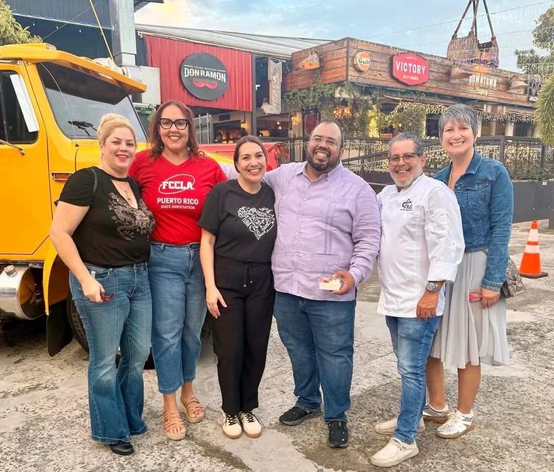 Prof. Erasmo Rodríguez en una actividad de Artes Culinarias