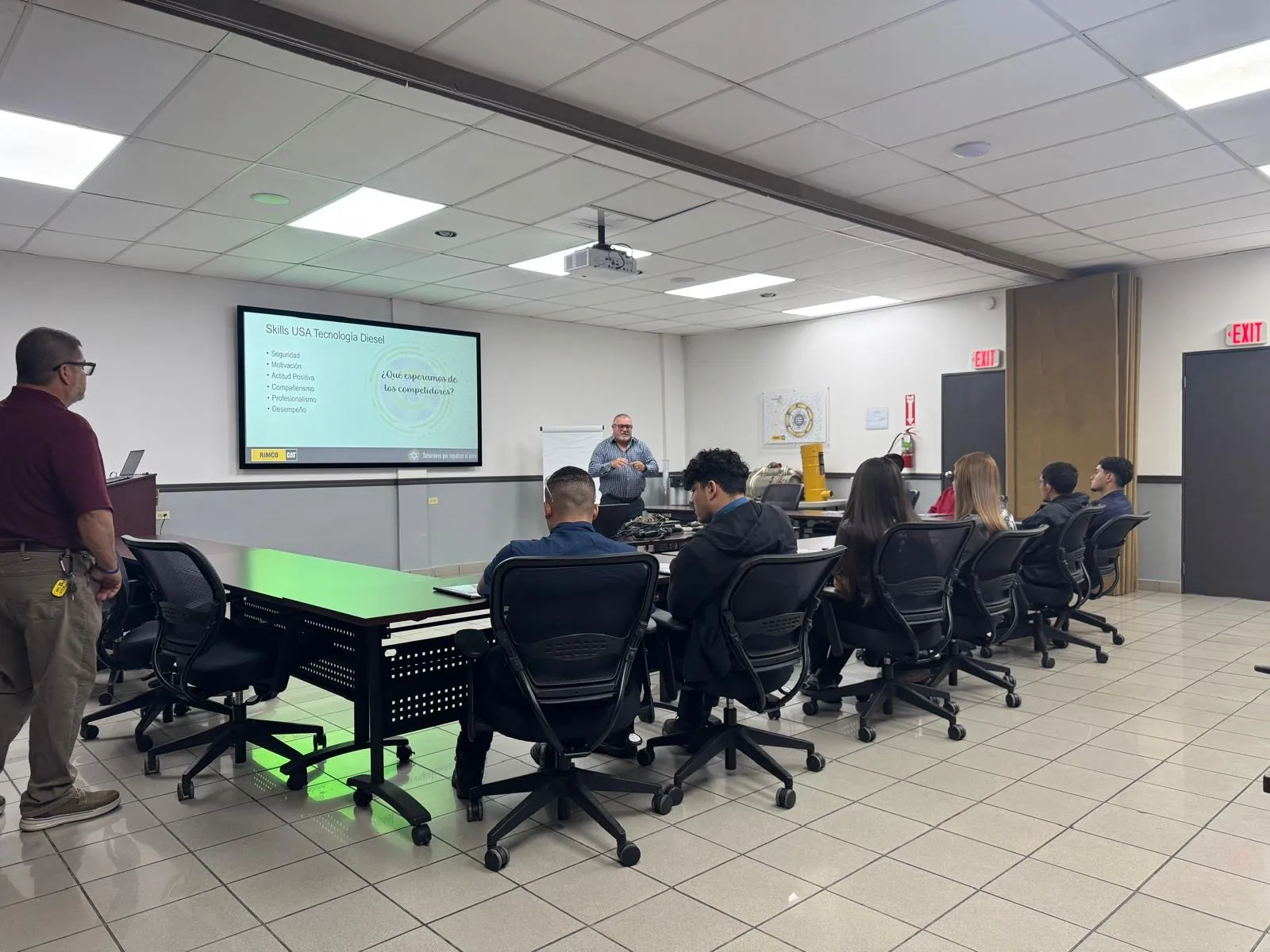 Preparación técnica de Mecánica Diésel con el Prof. René Pérez